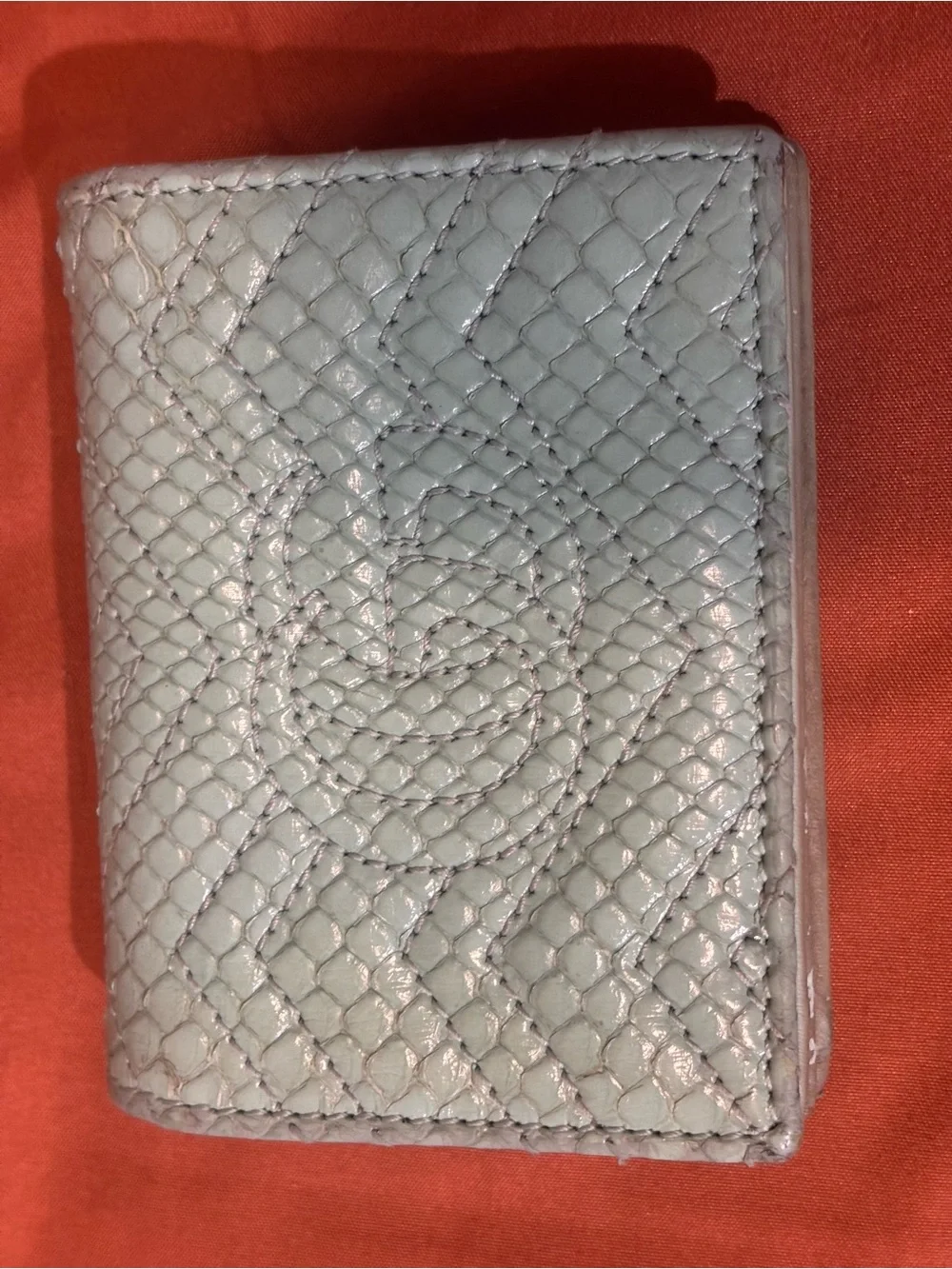 Gucci Mint Snake Wallet - Picture 2 of 8